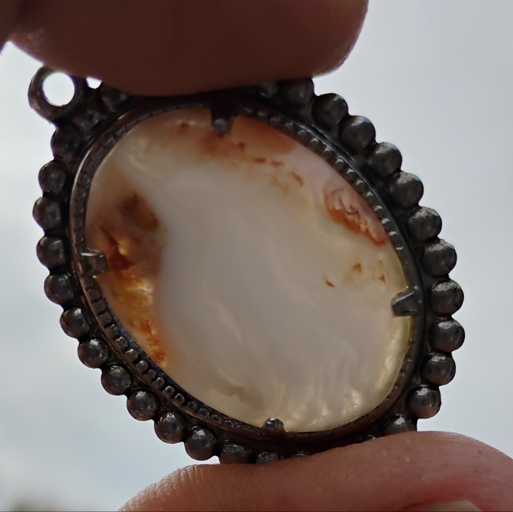 Vintage Natural Crazy Laced Agate Pendant Silver Plated Gemstone Orange White - Picture 6 of 9
